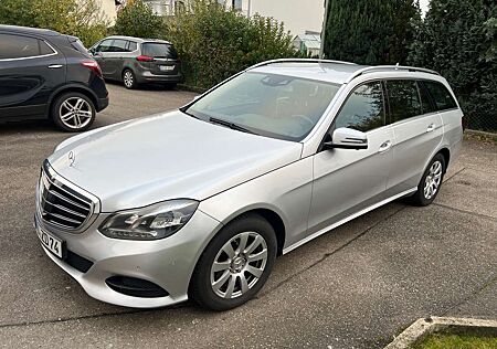 Mercedes-Benz E 220 d T Elegance Distr+/Standheiz/360°Cam/HarmanKardo