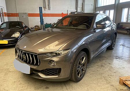Maserati Levante S Q4 Gran Luso Pannoramadach
