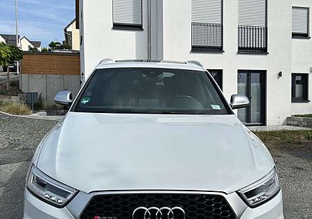 Audi RS Q3 2.5 TFSI quattro S tronic performance