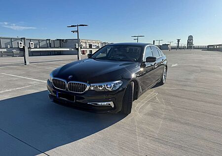 BMW 530 d Luxury Line 8 Fach bereift