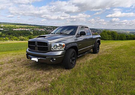 Dodge RAM 5,7 Liter Hemi V8 4x4 Sport