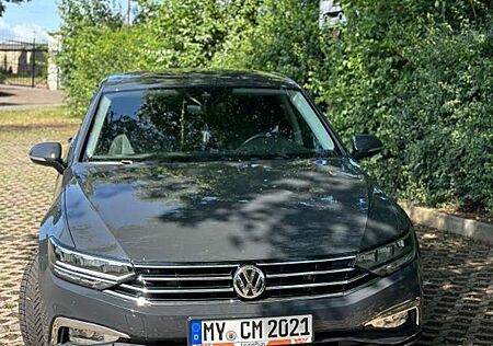 VW Passat Volkswagen 2.0 TDI SCR DSG Conceptline