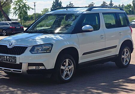 Skoda Yeti Ambition Outdoor 4x4 2.0l TDI PDC AHK STDHZG 1HAND