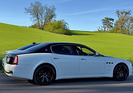 Maserati Quattroporte Luxury  4Door-Ferrari
