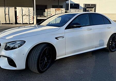 Mercedes-Benz E 63 AMG S 4Matic Speedshift 9G-MCT