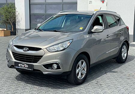 Hyundai ix35 2.0 CRDi Style 4WD AHK Allrad Top Gepflegt