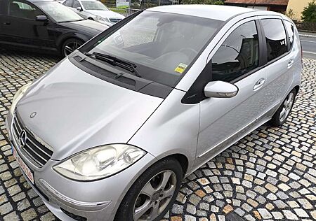 Mercedes-Benz A 150 *AUTOMATIK*NAVI*KLIMA*AHK*SHZG*8xALU+TÜV*
