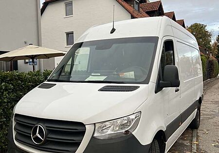 Mercedes-Benz Sprinter 319 CDI Kasten+Kamera+MBUX+AHK+AUT inkl. Mwst.
