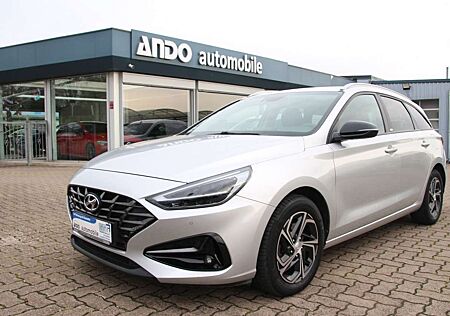 Hyundai i30 cw 1.6 Intro Edition LED/Navi/CarPlay/Kamera