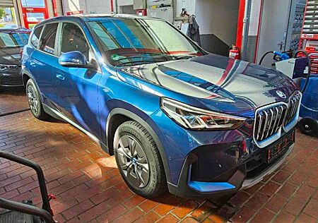 BMW iX1 64kWh xDrive 30 LED/ACC/PANO/VIRTU/NAVI/H&K