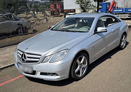 Mercedes-Benz E 200 CGI BlueEfficiency (207.348)