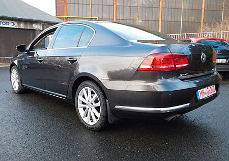 VW Passat Volkswagen Lim. Highline BlueMotion/Automatik/Leder