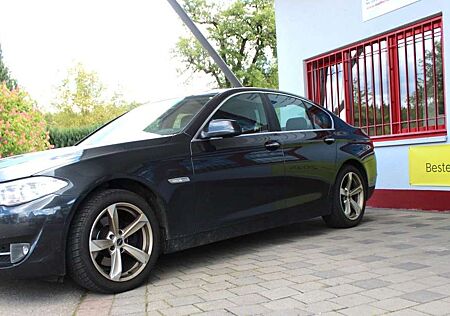 BMW 520 Lim. i*LEDER * NAVI* PDC*8xRÄDER