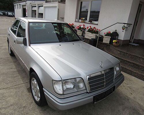 Mercedes-Benz E 200 OLDTIMER-ZULASSUNG.