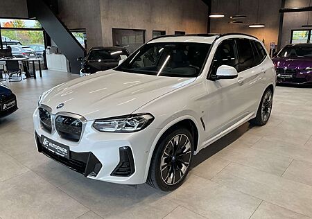 BMW iX3 M Paket HuD H&K LiveC. Pano 360° 20"