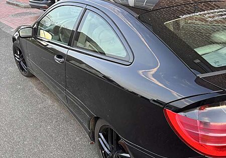 Mercedes-Benz C 200 Kompressor (203.742)