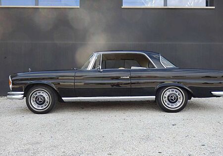 Mercedes-Benz 220 SE b