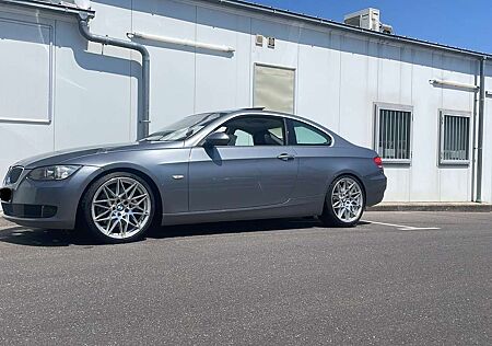 BMW 335i 335 Coupe Aut.