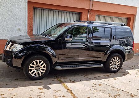 Nissan Pathfinder 2.5 dCi LE 7Sitze
