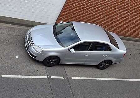 VW Jetta Volkswagen 2.0 TDI DPF DSG Comfortline