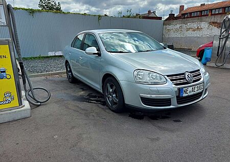VW Jetta Volkswagen 2.0 TDI DPF DSG Comfortline