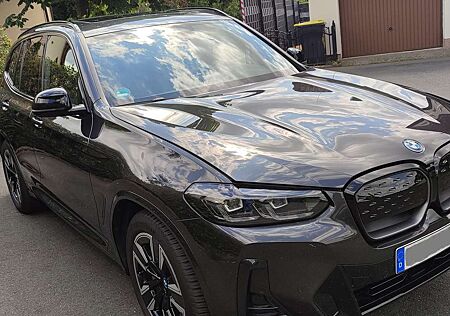 BMW iX3 INSPIR.Sport/neuw./Pano/AZV/Garantie bis 28