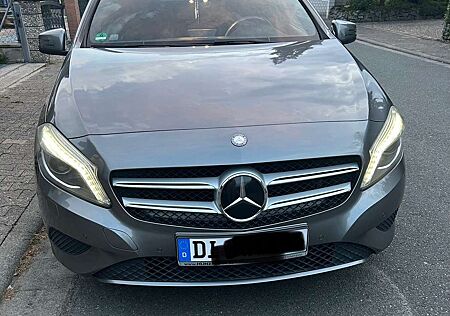 Mercedes-Benz A 200 (BlueEFFICIENCY) 7G-DCT Urban
