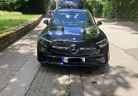 Mercedes-Benz GLC 300 E 4M*AMG*AHK*PANO*NIGHT*LEDER*FAHRA.PLUS BURGMEIS.