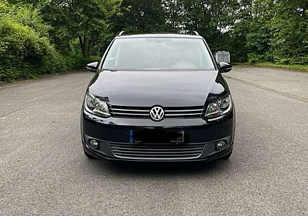 VW Touran Volkswagen 1.6 TDI DPF BlueMotion Technology Highline