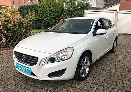 Volvo V60 Kombi Momentum, *NAVI, LEDER*