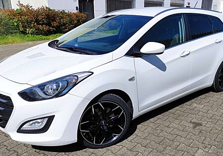 Hyundai i30 i30cw Diesel Kombi 1.6 CRDi DCT Trend