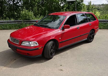 Volvo V40 Combi, Klimaautom., SHZ, FB/ZV, Alu, TÜV neu.