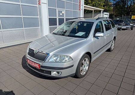 Skoda Octavia Combi Elegance*SCHECKHEFT+ALLWETTER+AHK*