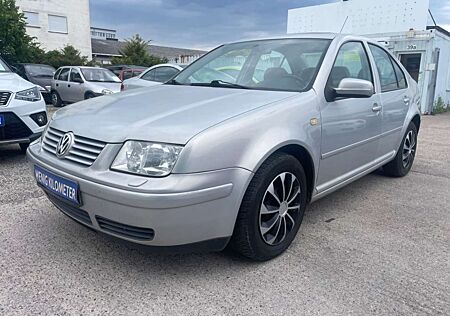 VW Bora Volkswagen 1,6 5-türig AUTOMATIK KLIMA NUR 113 TKM !!!