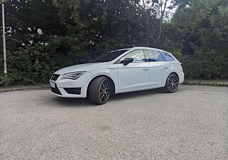 Seat Leon Cupra 290 "Service neu/ 8-Fach Bereifung"