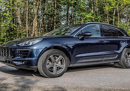 Porsche Macan mit achatgrauem Leder-Interieur