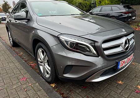 Mercedes-Benz GLA 200 LederXenonPdcV.u.hKlimaScheckheftGaranti