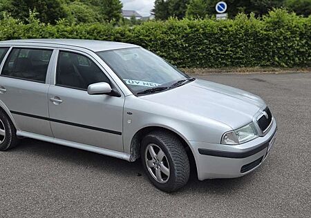 Skoda Octavia 2.0 BENZIN AUTOMATIK TÜV AU 4/2027