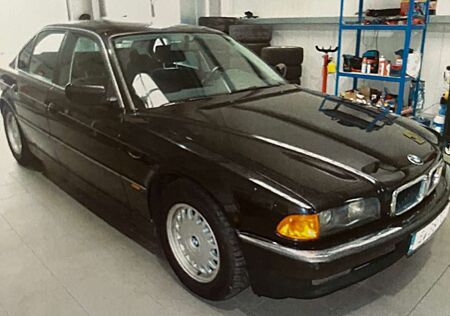 BMW 730i 730 V8