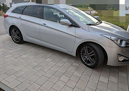 Hyundai i40 i40cw 2.0 Premium (abnehmbarer AHK)