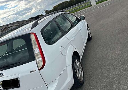 Ford Focus gebraucht kaufen Ford Focus 1.6 TDCi DPF Style+