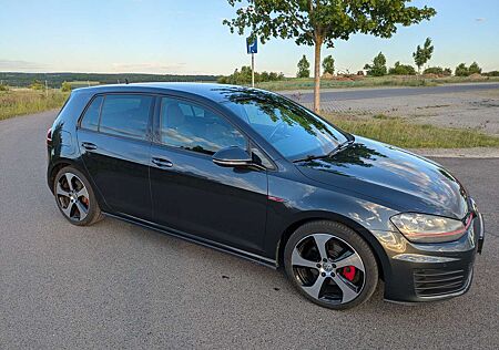 VW Golf GTI Volkswagen Golf VII 5-Türer BlueMotion Technology