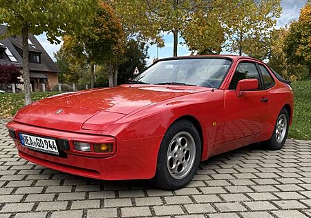 Porsche 944