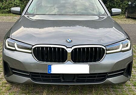 BMW 520 d xD /Pano/Massagesitz/Laser/Carplay/Headup/Stdhzg
