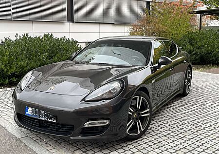 Porsche Panamera Turbo, dunkelbraun metallic, Vollausstattung