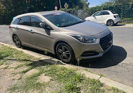 Hyundai i40 i40 Kombi blue 1.7 CRDi DCTTrend
