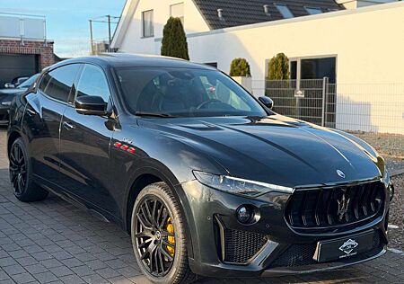Maserati Levante Trofeo 3.8 V8 Facelift/Carbon/B&W/22'
