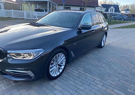 BMW 530d 530 xDrive Touring Aut. Luxury Line
