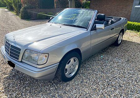 Mercedes-Benz E 200 Aut.,Leder, Sitzhz.,AHK, H-Kennz.