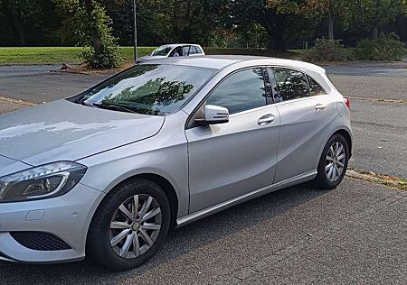 Mercedes-Benz A 180 BlueEFFICIENCY Edition Style